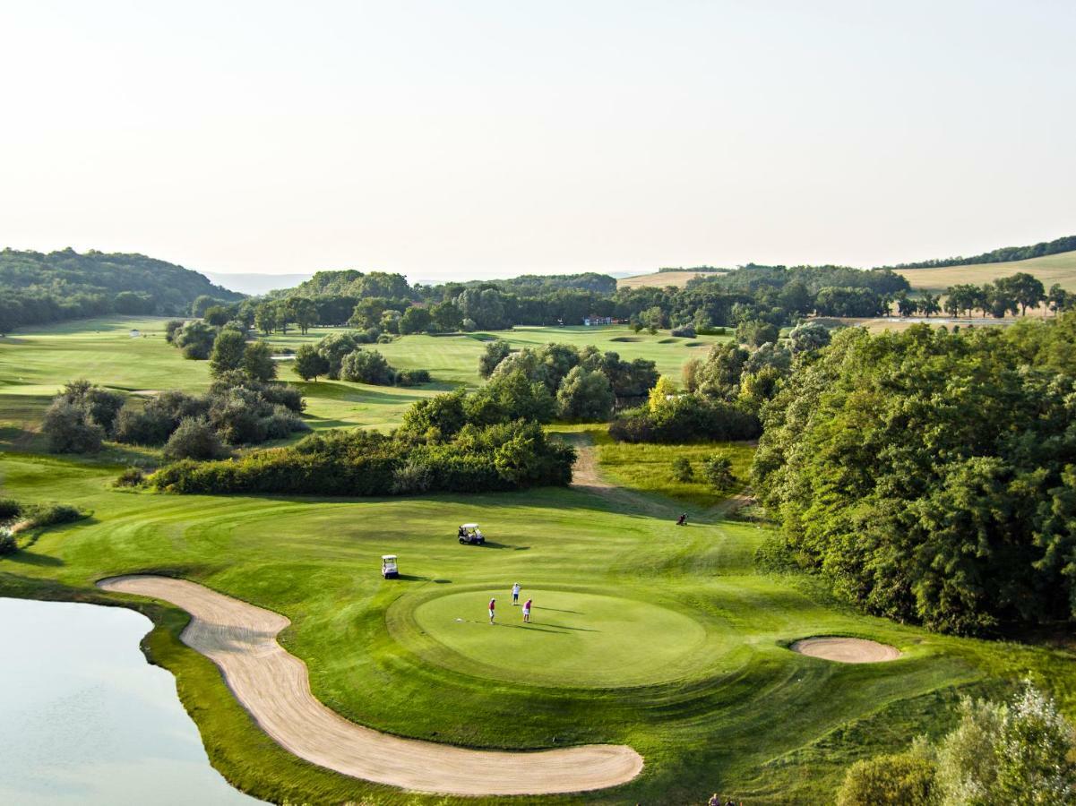 Bed and Breakfast Pannonia Golf & Country Club Alcsutdoboz Exterior foto