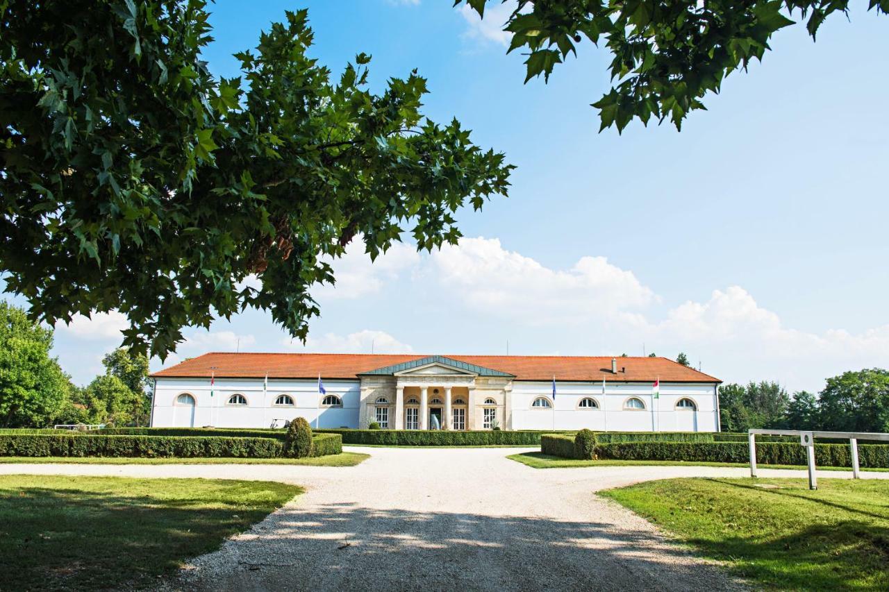 Bed and Breakfast Pannonia Golf & Country Club Alcsutdoboz Exterior foto