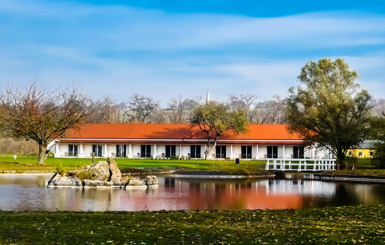 Bed and Breakfast Pannonia Golf & Country Club Alcsutdoboz Exterior foto